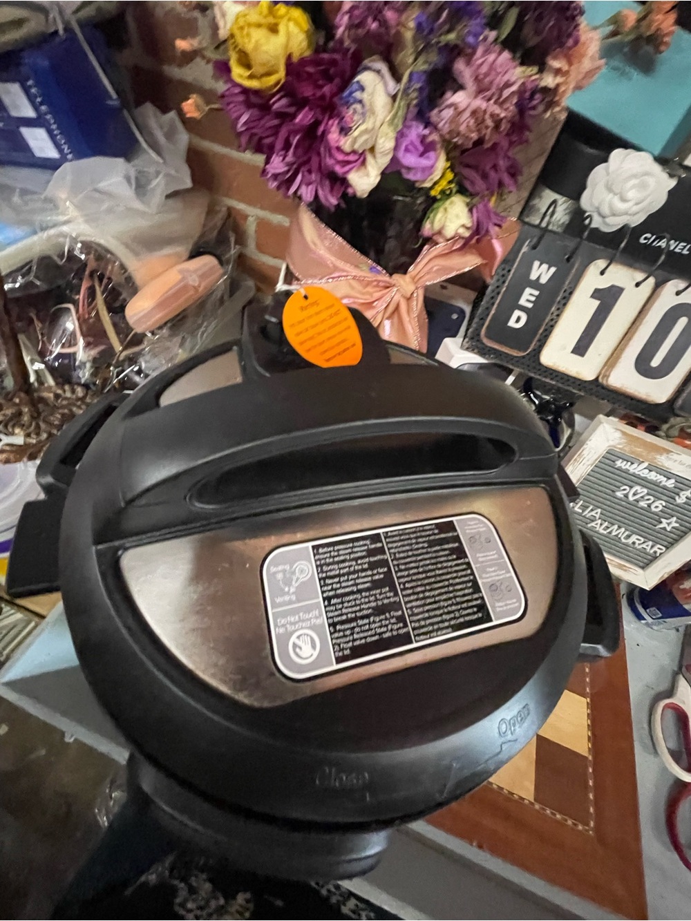 Instant Pot Duo 7-in-1 electric pressure cooker, a stainless steel finish - Picture 3 of 15